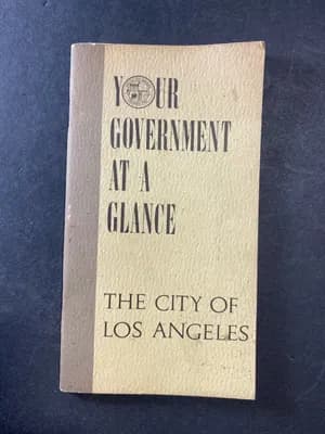 1975 YOUR GIVERNMENT AT A GLANCE THE CITY OF LOS ANGELES REX LAYTON FACTS