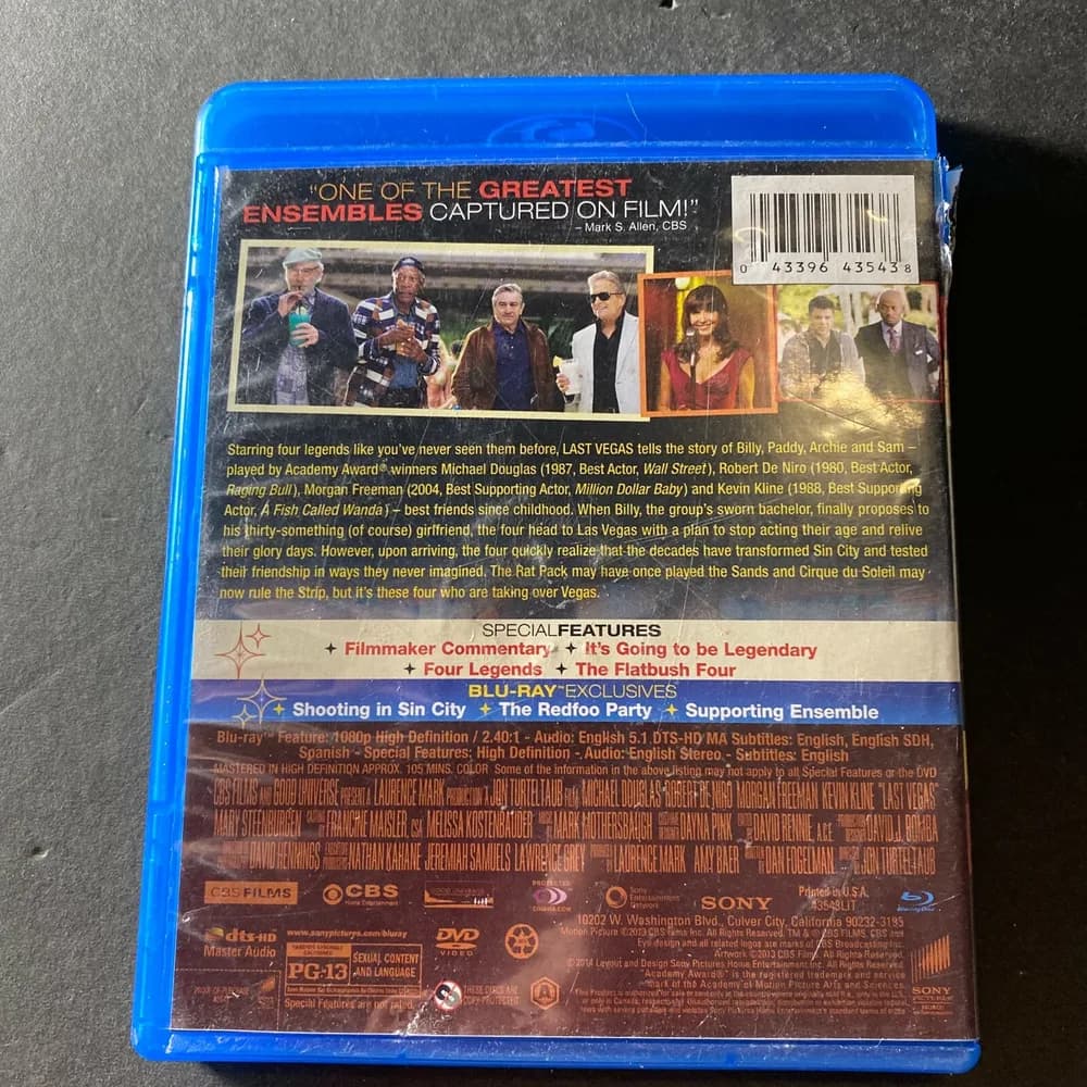 Last Vegas Two Disc Combo: Blu-ray / DVD Robert De Niro Michael Douglas Comedy - Image 2