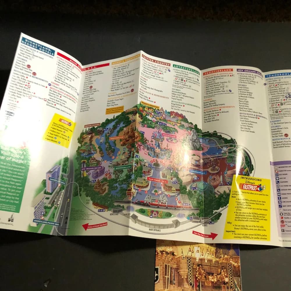 Lot of 2: Disneyland today 2000 Let it snow! Map and guest information brochure - Image 6