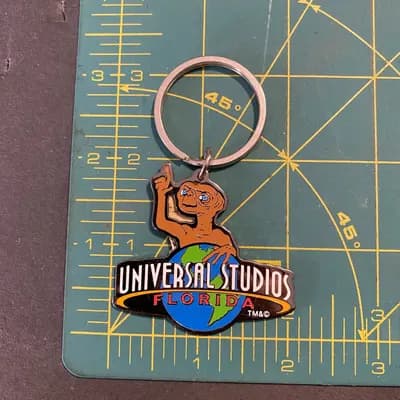 Vintage 2001 Universal Studios E.T. Extra Terrestrial Pin