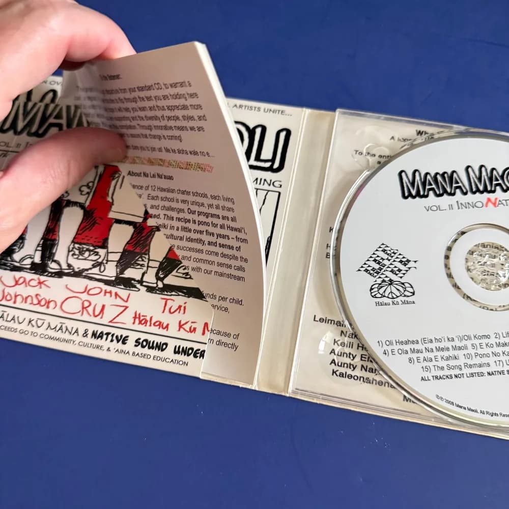 MANA MAOLI: INNO NATIVE, VOL. 2 / CHANGE IS COMING, VOL. 3 - V/A - 2 CD HAWAII🌺 - Image 2