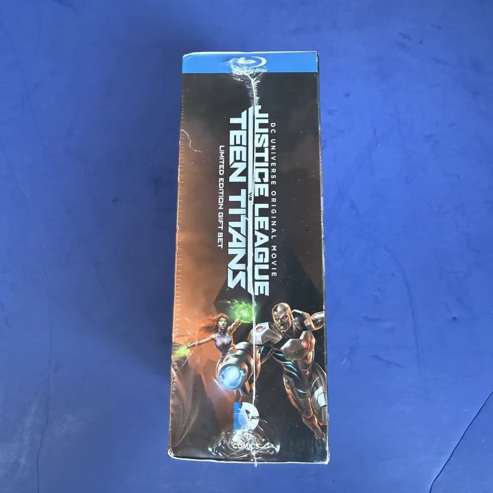 Justice League Vs. Teen Titans Blu-ray And DVD Limited Numbered Edition Gift Set - Image 2