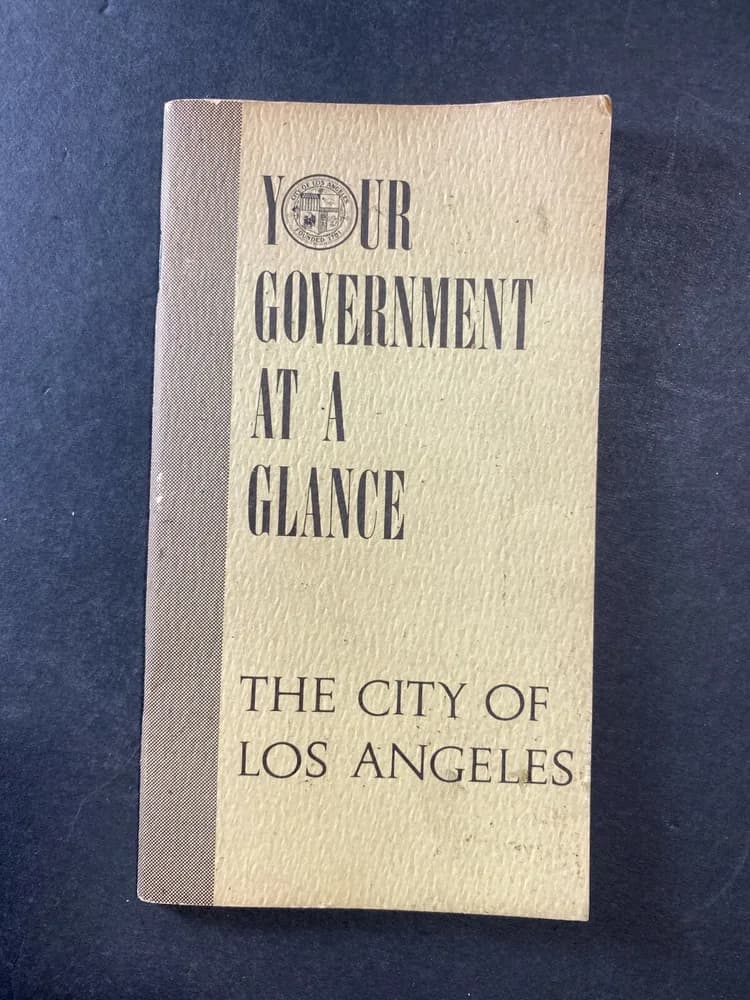 1975 YOUR GIVERNMENT AT A GLANCE THE CITY OF LOS ANGELES REX LAYTON FACTS