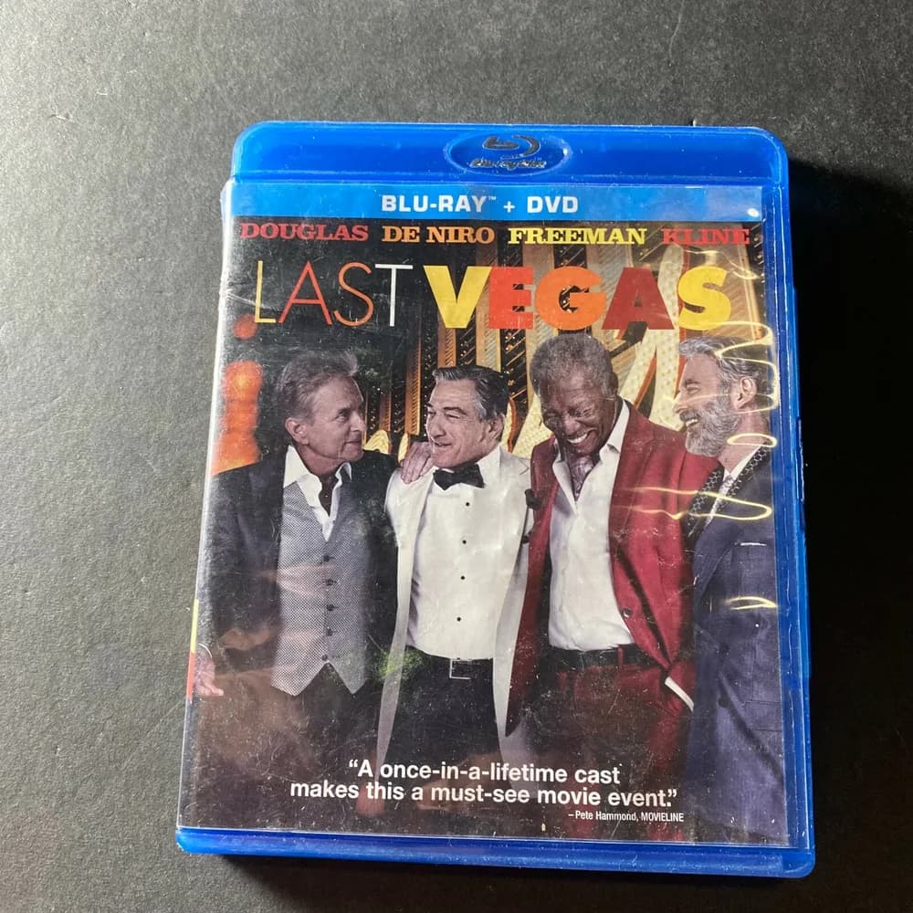 Last Vegas Two Disc Combo: Blu-ray / DVD Robert De Niro Michael Douglas Comedy